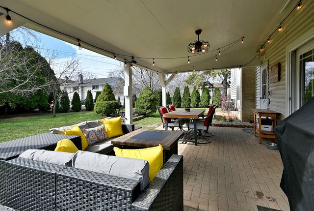 1303 E Ironwood Drive, Mount Prospect, IL 60056