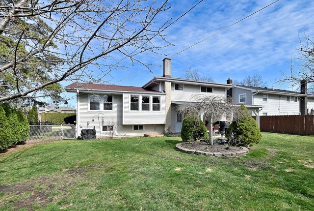 1303 E Ironwood Drive, Mount Prospect, IL 60056