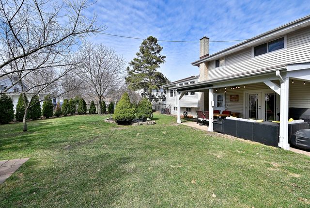 1303 E Ironwood Drive, Mount Prospect, IL 60056