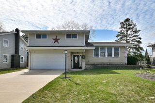1303 E Ironwood Drive, Mount Prospect, IL 60056