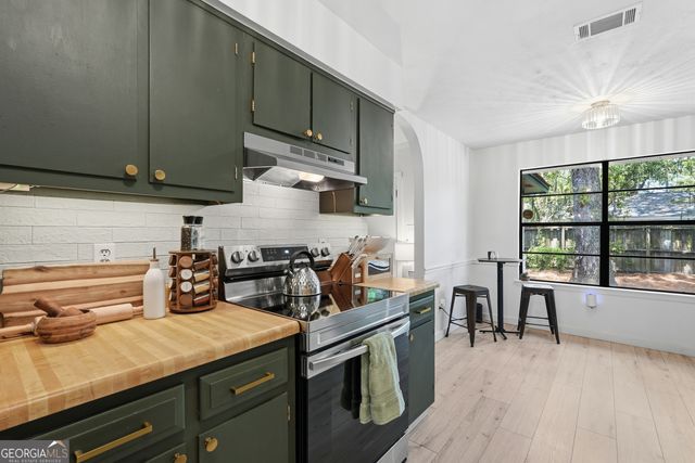 607 Leaning Oaks Drive, Savannah, GA 31410