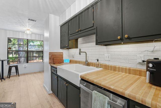 607 Leaning Oaks Drive, Savannah, GA 31410