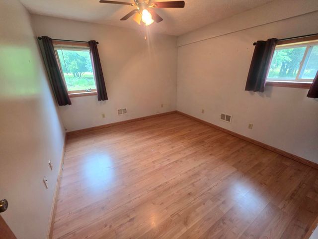 1402 E Deaner Road NE, Edmore, MI 48829