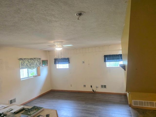 1402 E Deaner Road NE, Edmore, MI 48829