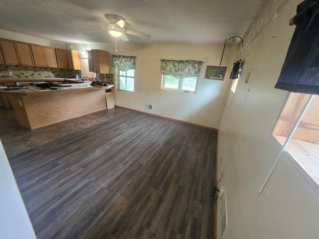 1402 E Deaner Road NE, Edmore, MI 48829