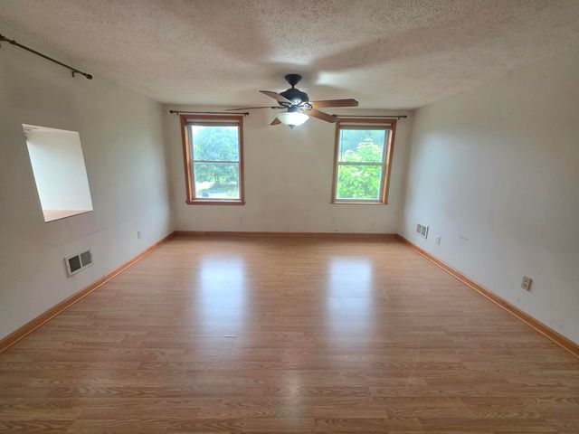 1402 E Deaner Road NE, Edmore, MI 48829