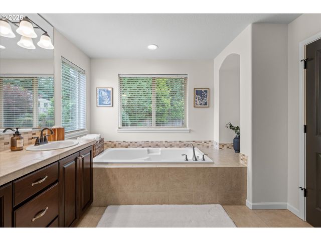 14445 Se MOUNTAIN RIDGE Ave, Happy Valley, OR 97086