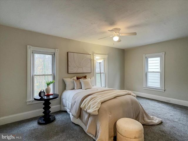 88 E MAIN ST, Windsor, PA 17366