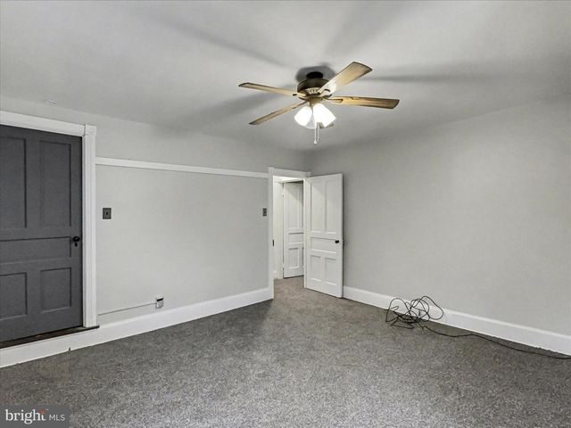 88 E MAIN ST, Windsor, PA 17366