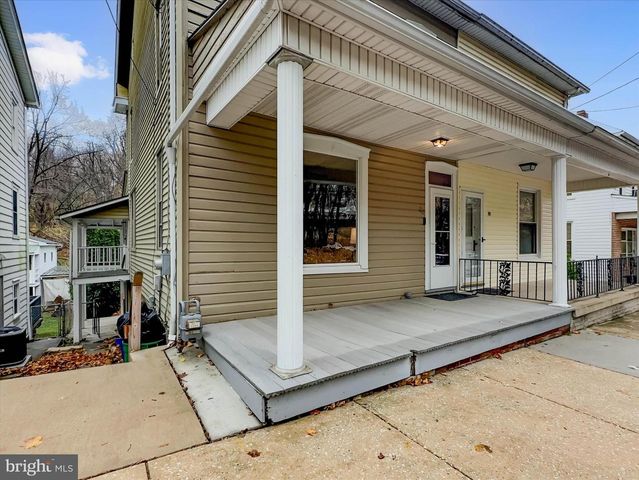 88 E MAIN ST, Windsor, PA 17366
