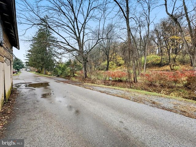 88 E MAIN ST, Windsor, PA 17366