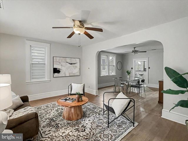 88 E MAIN ST, Windsor, PA 17366