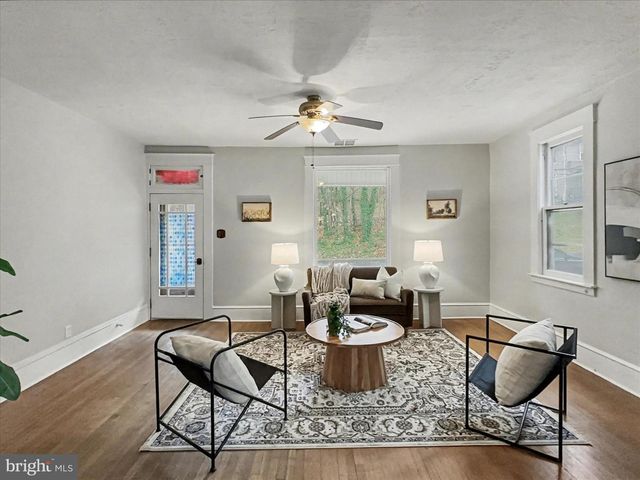 88 E MAIN ST, Windsor, PA 17366