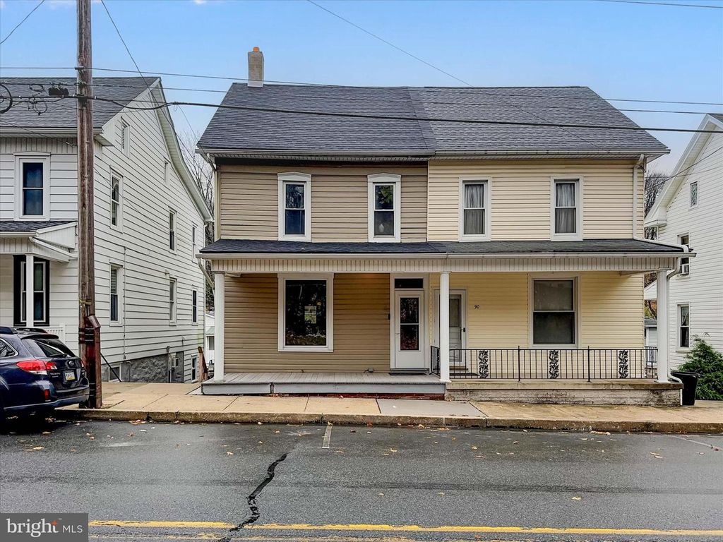 88 E MAIN ST, Windsor, PA 17366