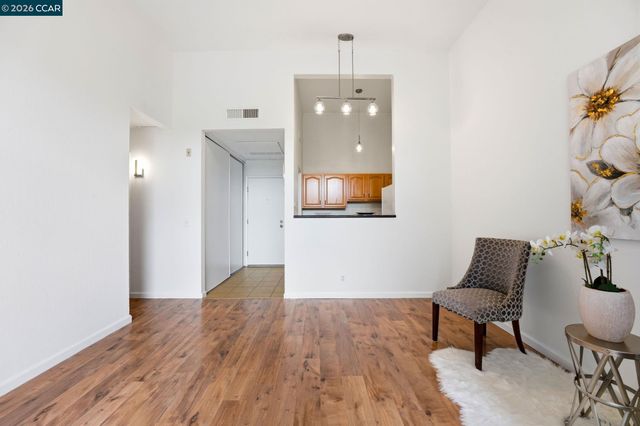 410 N Civic Dr. 303, Walnut Creek, CA 94596