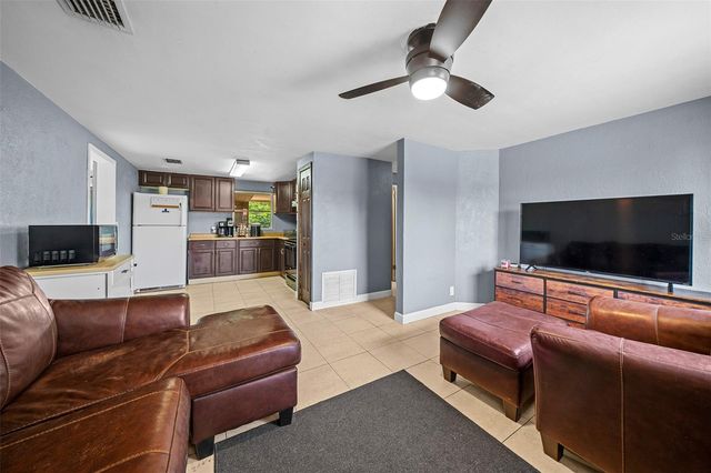 1300 SHERMAN AVENUE, Tavares, FL 32778