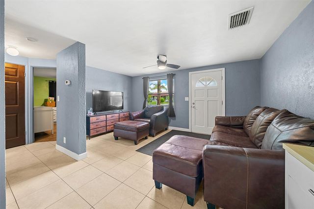 1300 SHERMAN AVENUE, Tavares, FL 32778