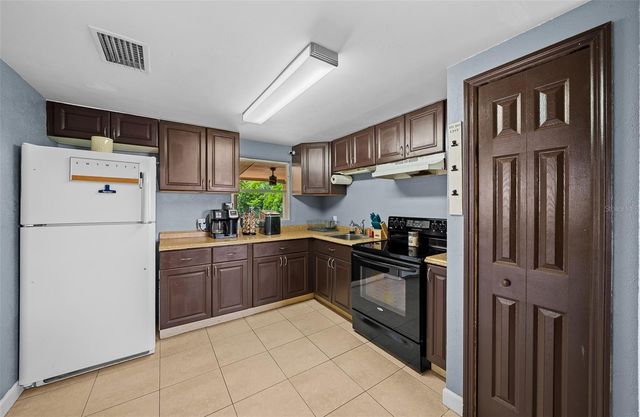 1300 SHERMAN AVENUE, Tavares, FL 32778