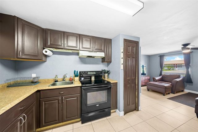 1300 SHERMAN AVENUE, Tavares, FL 32778