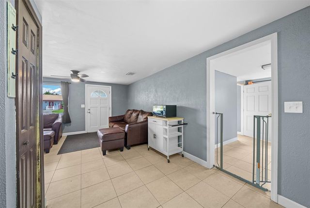 1300 SHERMAN AVENUE, Tavares, FL 32778