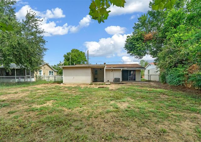 1300 SHERMAN AVENUE, Tavares, FL 32778