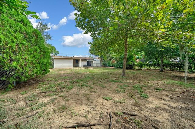 1300 SHERMAN AVENUE, Tavares, FL 32778