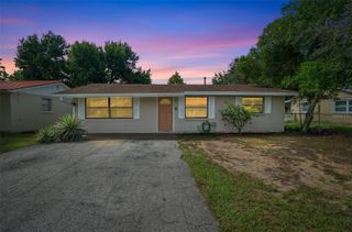 1300 SHERMAN AVENUE, Tavares, FL 32778