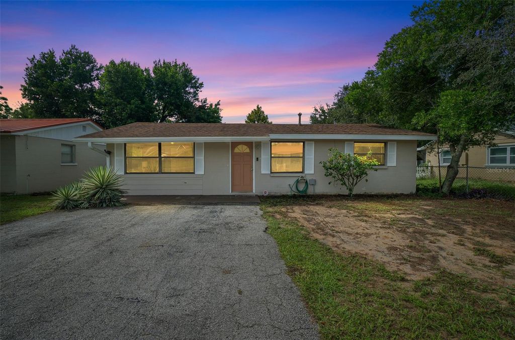 1300 SHERMAN AVENUE, Tavares, FL 32778