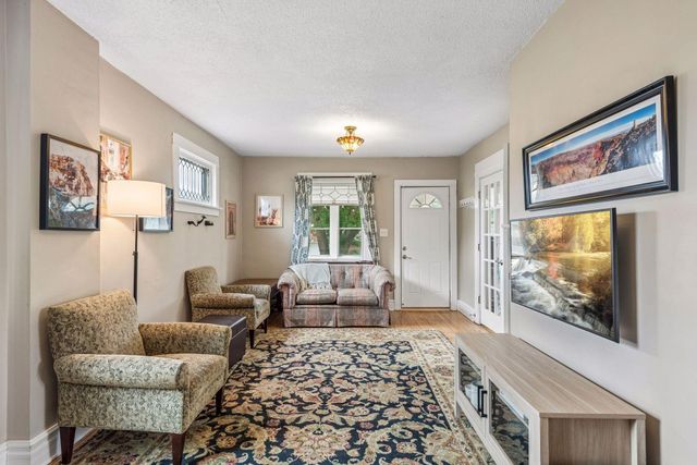 992 Bellows Street, West Saint Paul, MN 55118