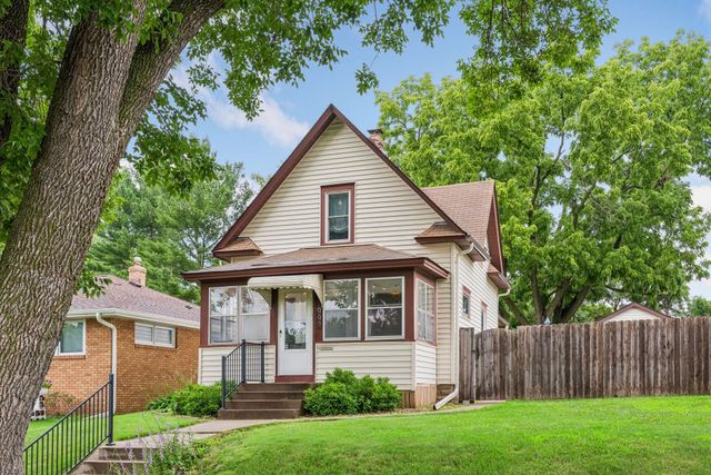 992 Bellows Street, West Saint Paul, MN 55118