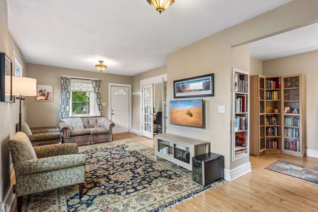 992 Bellows Street, West Saint Paul, MN 55118