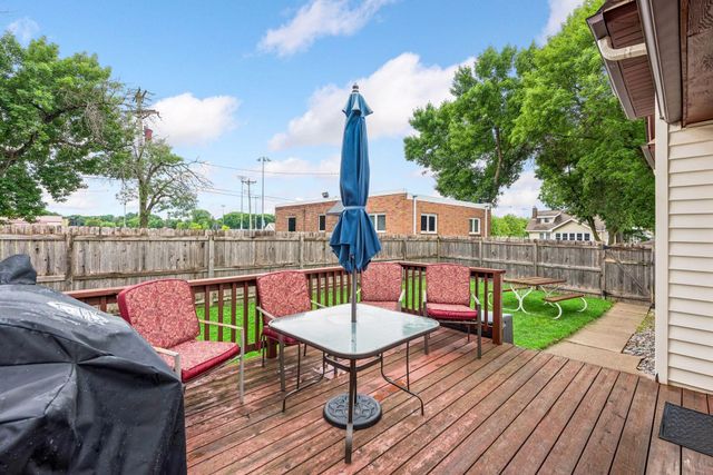 992 Bellows Street, West Saint Paul, MN 55118