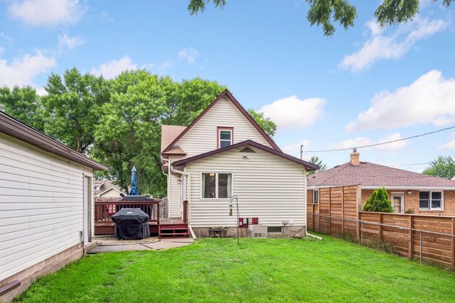 992 Bellows Street, West Saint Paul, MN 55118