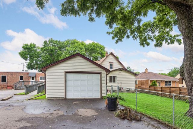 992 Bellows Street, West Saint Paul, MN 55118