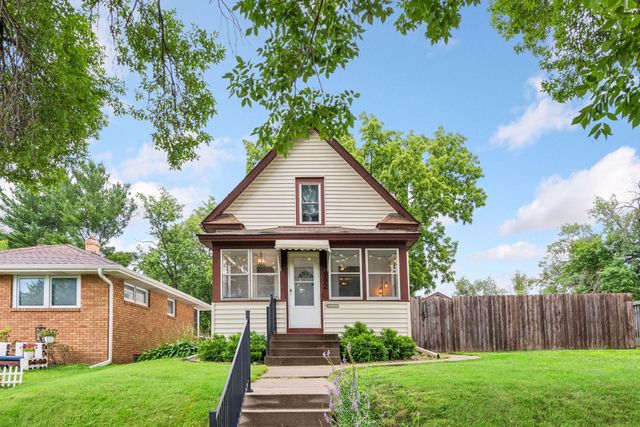 992 Bellows Street, West Saint Paul, MN 55118