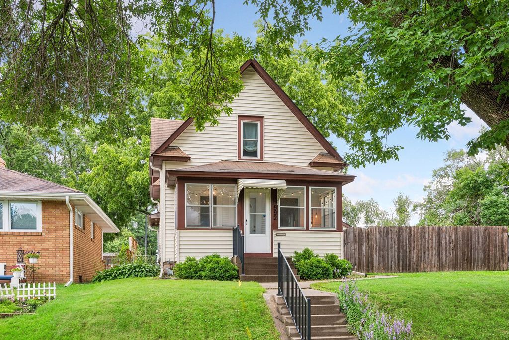 992 Bellows Street, West Saint Paul, MN 55118