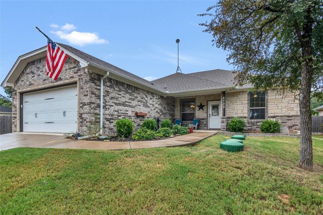 4720 Medina Street, Granbury, TX 76048