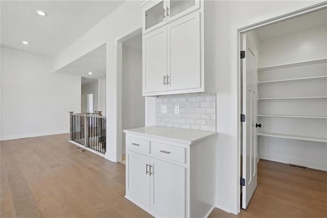 9619 Stockdale Road, Liberty, MO 64068