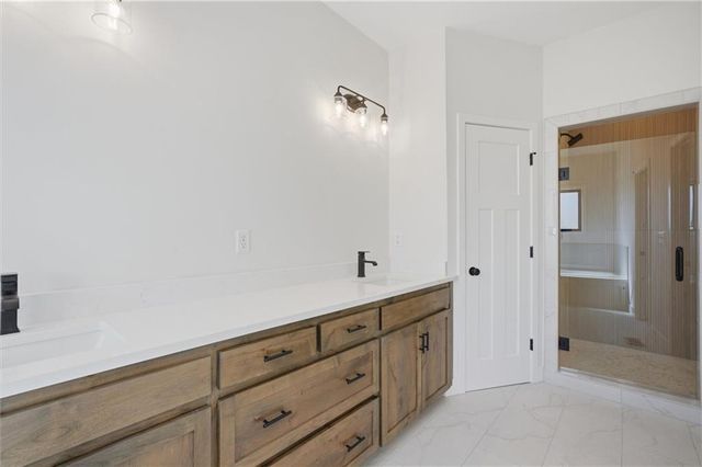 9619 Stockdale Road, Liberty, MO 64068
