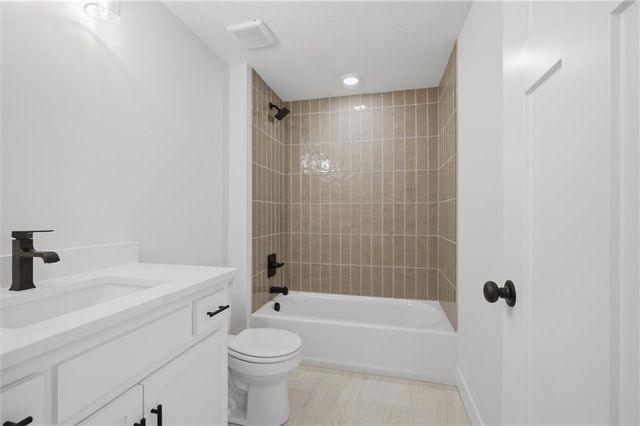 9619 Stockdale Road, Liberty, MO 64068