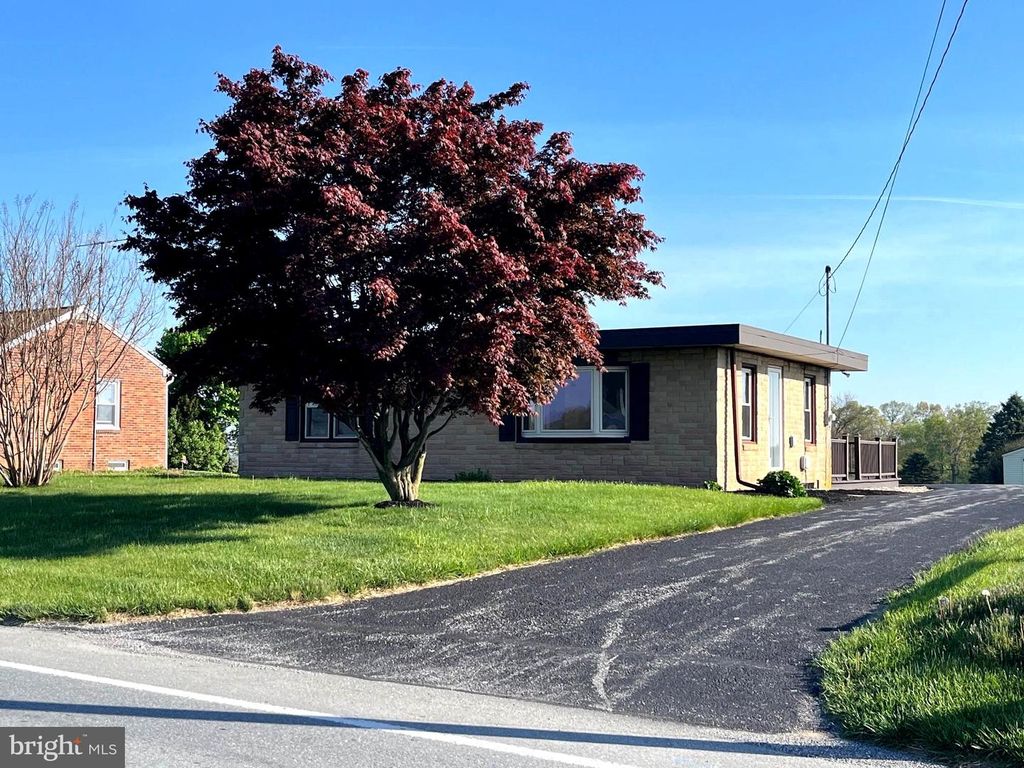 1015 DELTA RD, Red Lion, PA 17356