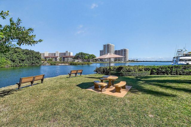 1036 Us Highway 1 324, North Palm Beach, FL 33408