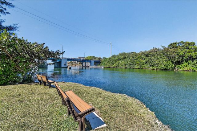 1036 Us Highway 1 324, North Palm Beach, FL 33408
