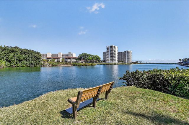 1036 Us Highway 1 324, North Palm Beach, FL 33408