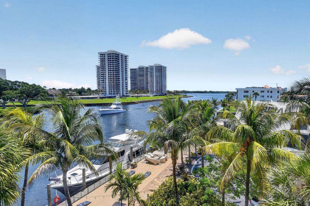 1036 Us Highway 1 324, North Palm Beach, FL 33408