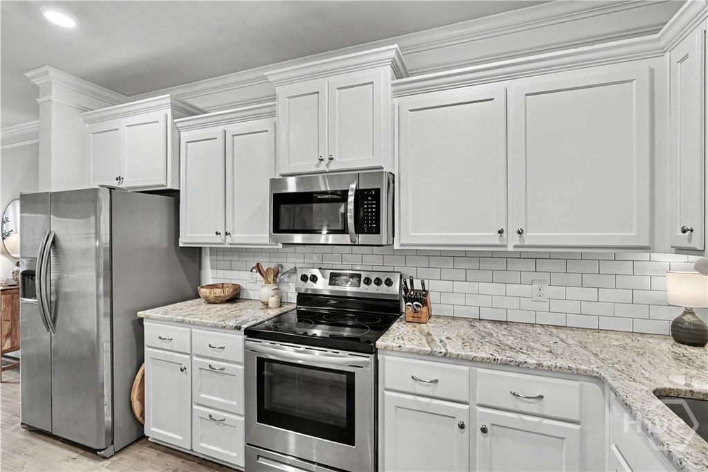 Image 15 of property listing at 67 Shortleaf Trail, Richmond Hill, GA 31324