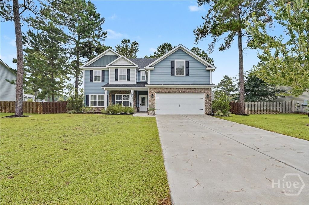 Image 5 of property listing at 67 Shortleaf Trail, Richmond Hill, GA 31324