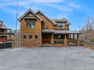 2342 Coopers Hawk Way, Sevierville, TN 37862