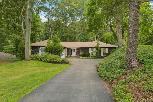 14 Mont Avenue, Dix Hills, NY 11746