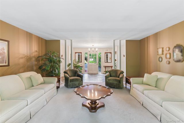 14 Mont Avenue, Dix Hills, NY 11746